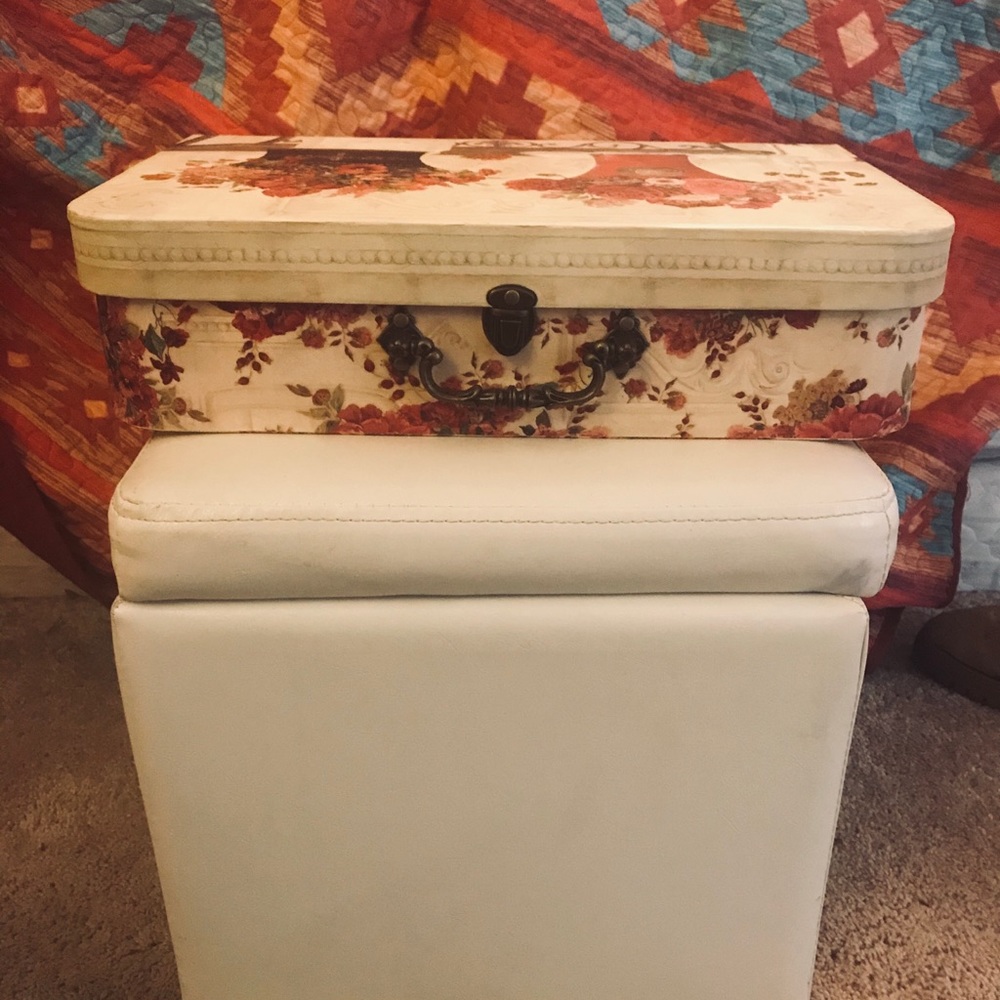 Vintage Style Storage Box With Handle - Picture 2 of 5